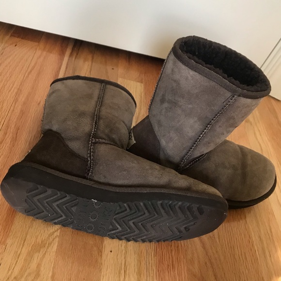 Classic style short brown Uggs - Picture 2 of 3